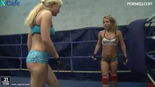 Two blonde hotties with sporty bodies and long legs fight on the boxing ring - new.porneq.com on pornlista.com