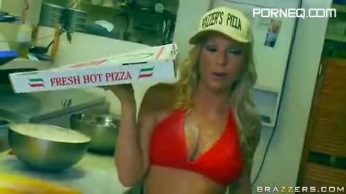 Pussy Backed Pizza - new.porneq.com on pornlista.com