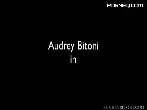 Audrey Bitoni Lets You Peek Through the Bubble Bath! Uncensored - new.porneq.com on pornlista.com