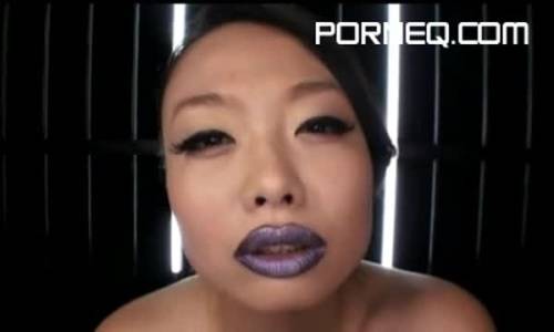 Beautiful Japanese babe with juicy lips poses on camera - new.porneq.com - Japan on pornlista.com