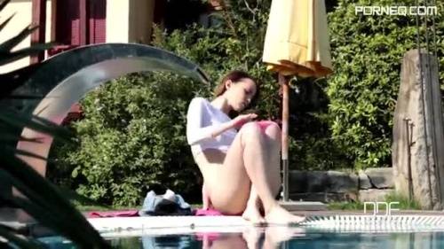 Girl masturbating by the pool - new.porneq.com on pornlista.com